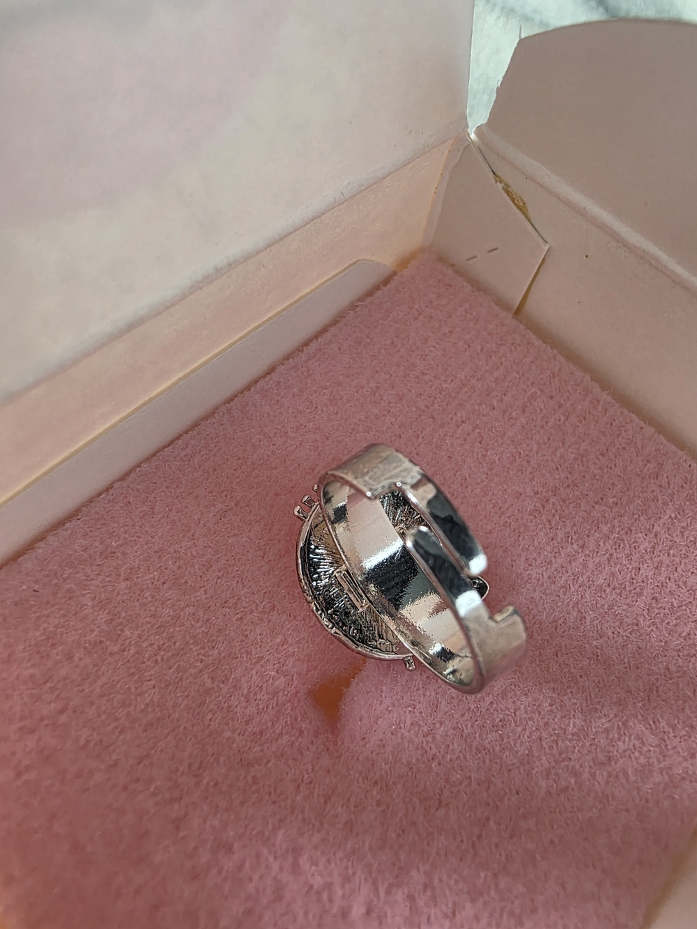 🤍 Hello Kitty Bloom Ring - Picture 5 of 8